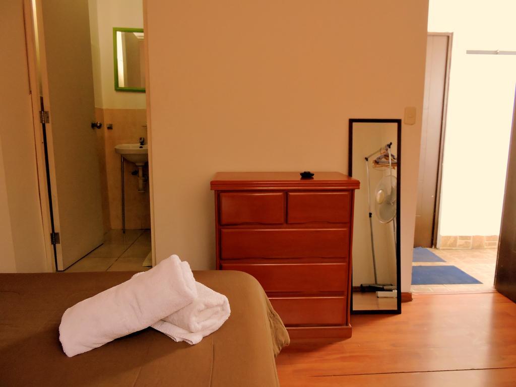 La Casa De Karla Hostel Lima Kültér fotó